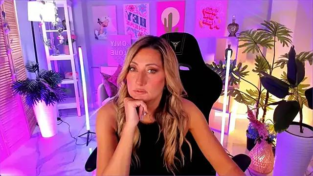 SarahAlluring from StripChat