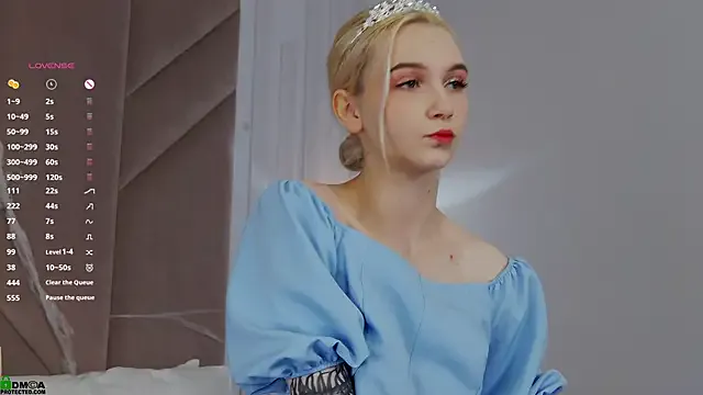 SaraHearts on StripChat