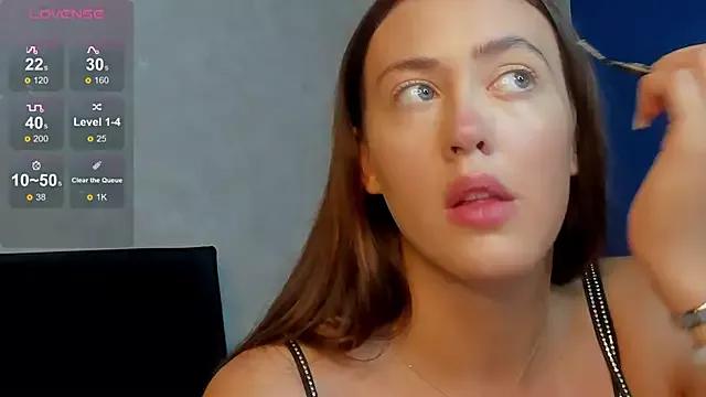 SaraMoren0 from StripChat