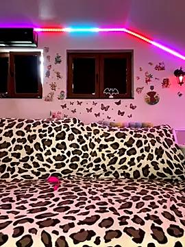 Naked Room SelenaBee 