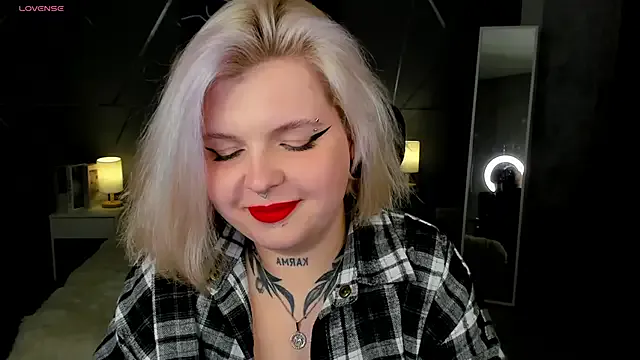 StripChat shadow_purr is Freechat shadow_purr — Put on stockings