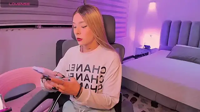 Freechat SkyThompson on StripChat