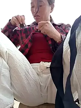 StripChat Smile-sexy is Freechat Smile-sexy — I am a poor girl. Please help me.