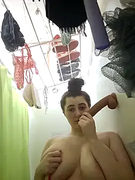 Freechat Snowbunnycake_131 on StripChat