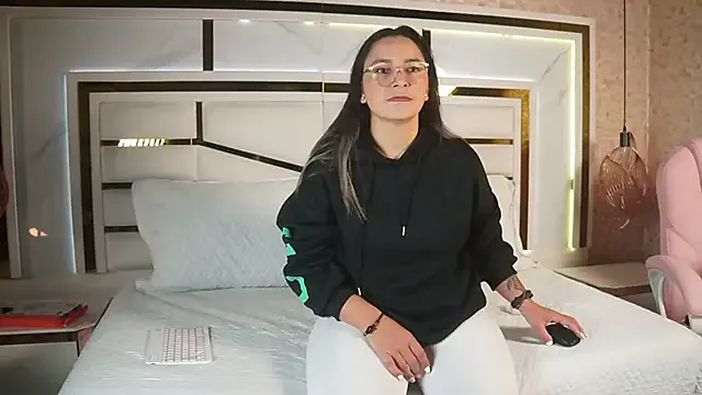 Freechat sophie_1 on StripChat