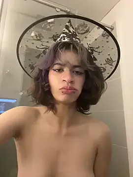 Freechat sukulaurens on StripChat