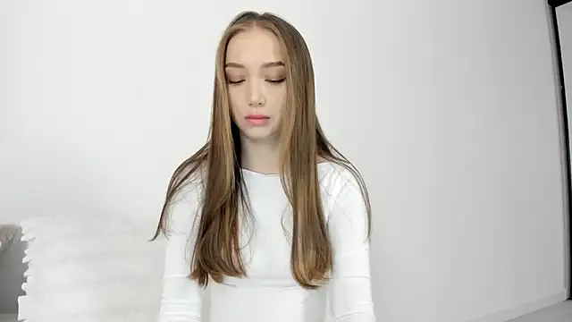 StripChat Sweet-bb is Freechat Sweet-bb — naked and smear my ass with cream