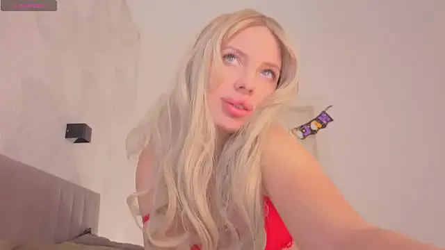 StripChat SweetCherryBlonde is Freechat SweetCherryBlonde — Squats (bottom view)