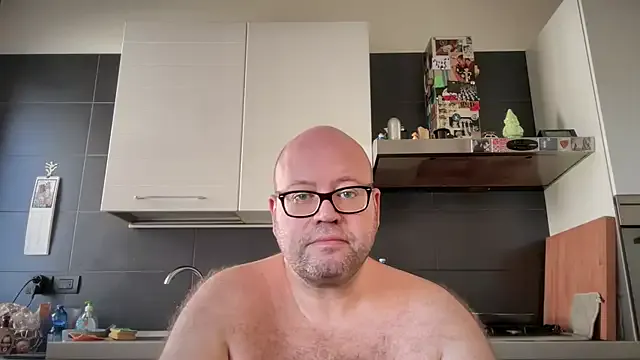 Freechat theitalianbear on StripChat