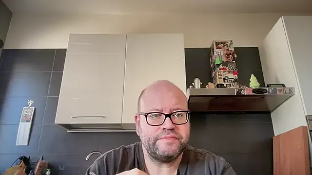 Freechat theitalianbear on StripChat