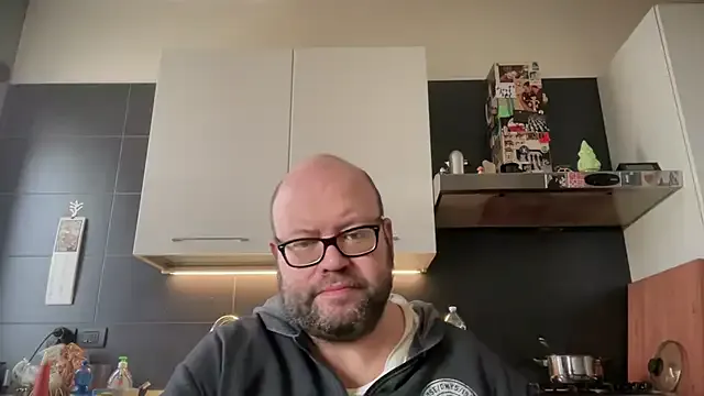 Freechat theitalianbear on StripChat