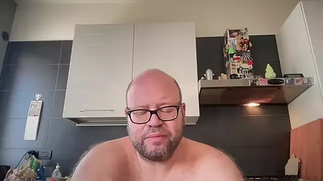 Freechat theitalianbear on StripChat