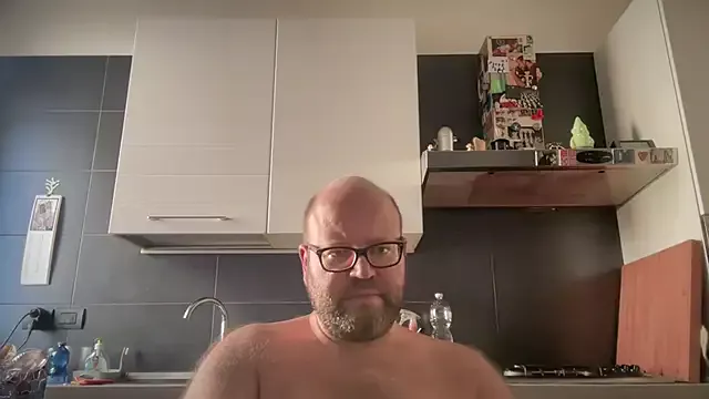 Freechat theitalianbear on StripChat