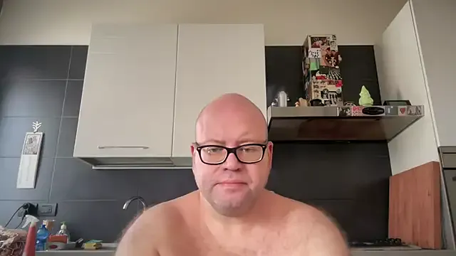 Freechat theitalianbear on StripChat