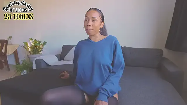 Freechat Therainqueen on StripChat