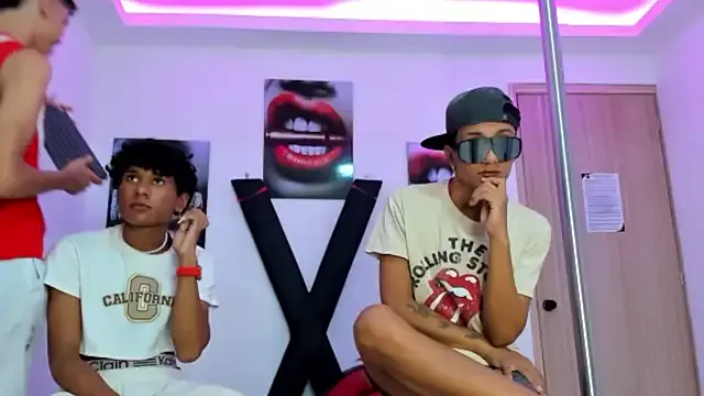 Freechat TWINKS_FRIENDS on StripChat