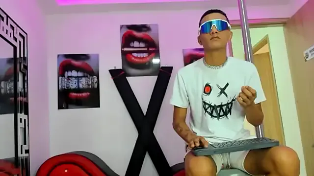 Freechat TWINKS_FRIENDS on StripChat