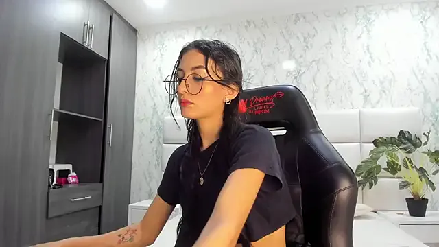 Freechat ValerySkinnyy on StripChat