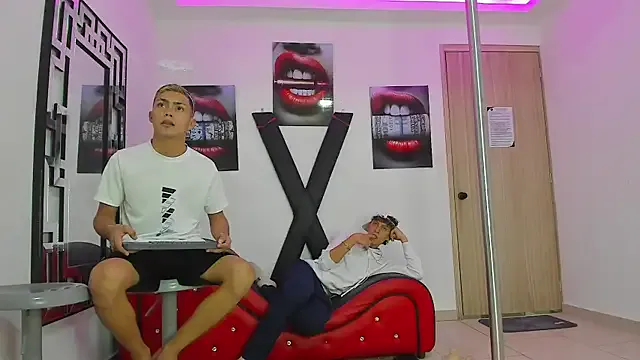 Freechat VERY_HOT_GUYS on StripChat