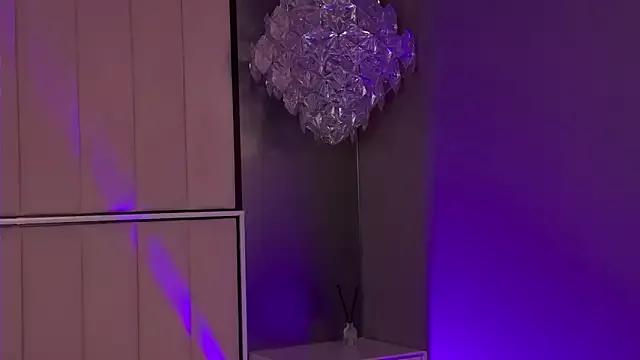 Naked Room ViolaFlirt 
