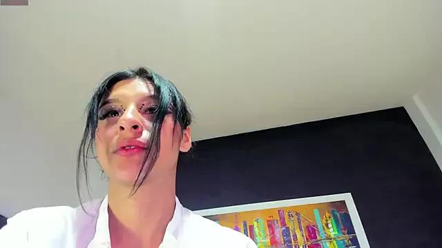 VioletLux from StripChat is Freechat