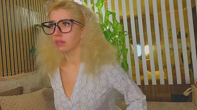 Freechat Violetttttta on StripChat