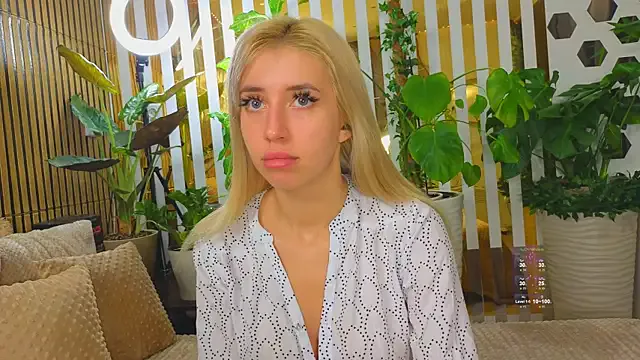 Freechat Violetttttta on StripChat