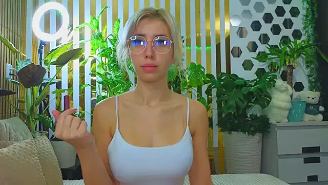 Freechat Violetttttta on StripChat