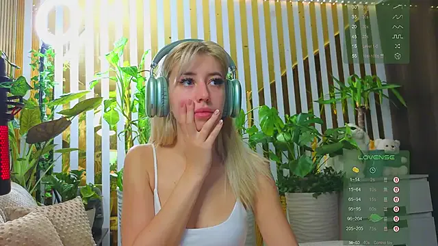 Freechat Violetttttta on StripChat