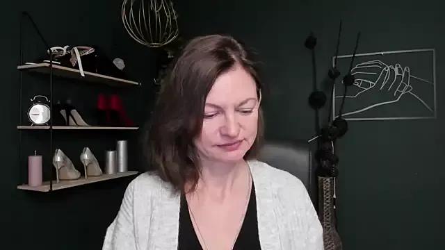 Naked Room VivianWILD 