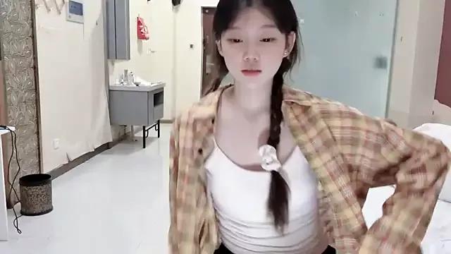 yang-yang-yang from StripChat is Freechat