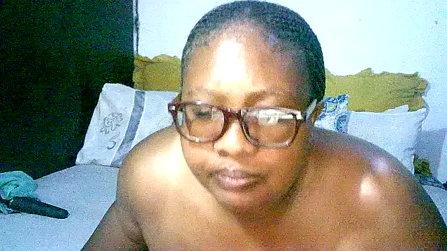 YELLOW_BONE on StripChat 