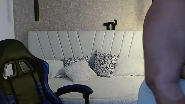 Naked Room Yera_carey 