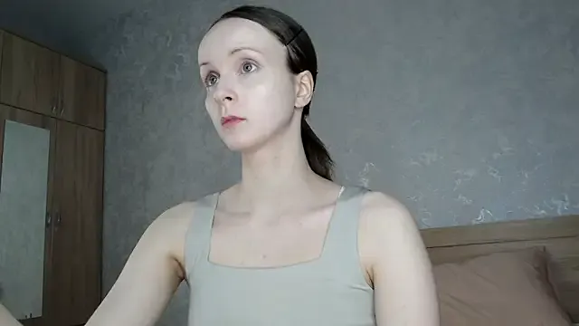 StripChat Yourplayfulspark is Freechat Yourplayfulspark — Squatting on camera