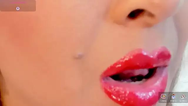 zarahdivousi from StripChat is Freechat